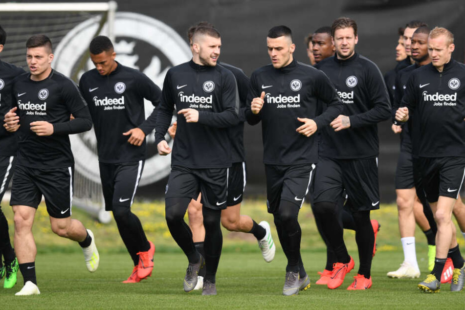 Am Donnerstagabend trifft die Frankfurter Eintracht auf Benfica Lissabon. Es bleibt abzuwarten, ob Alvaro es pünktlich nach Frankfurt (am Main) schafft.