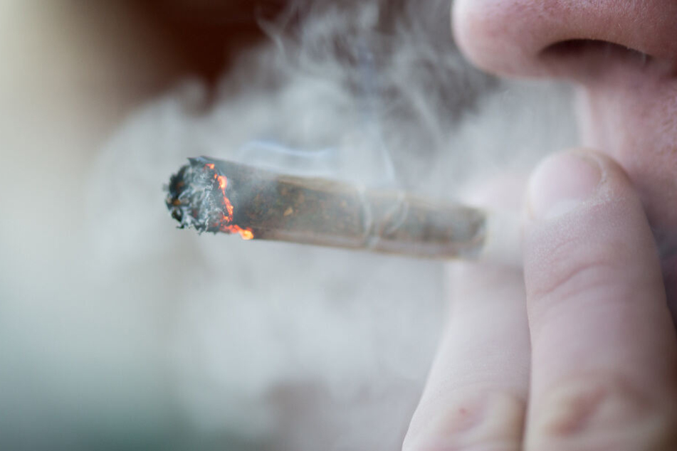 Ein Richter will das Cannabis vom Bundesverfassungsgericht prüfen lassen. (Symbolbild)