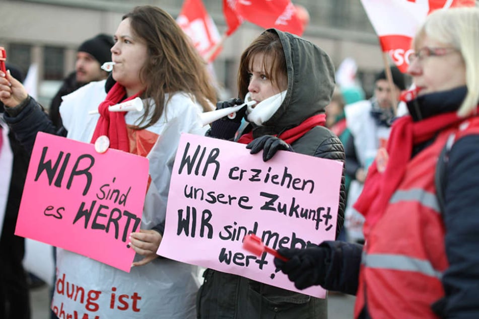 Insgesamt 31.000 Lehrer sind am Mittwoch in Sachsen zum Warnstreik aufgerufen.
