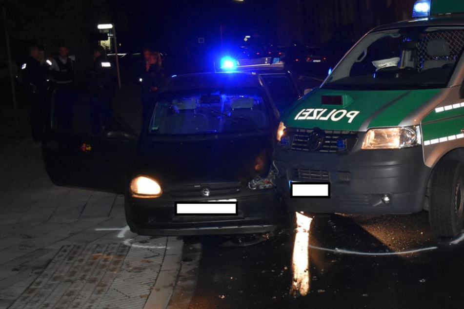 Die Verfolgung endete erst mit einer Kollision zwischen dem verfolgten Auto und der Polizei.