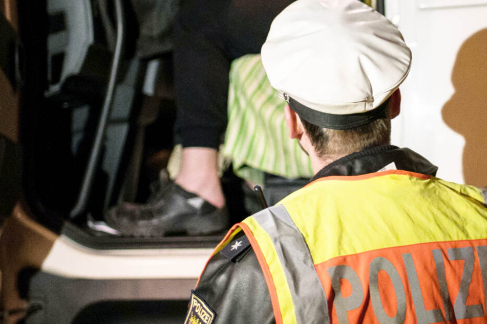 Die Polizei hat bei einer Kontrolle in München einen Lkw-Fahrer überprüft. (Symbolbild)