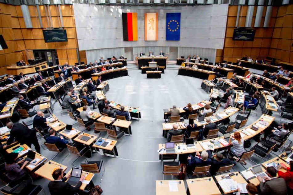 Der Plenarsaal des Abgeordnetenhauses von Berlin bei der 28. Plenarsitzung. Das Berliner Abgeordnetenhaus diskutiert erneut über den Flughafen Tegel.