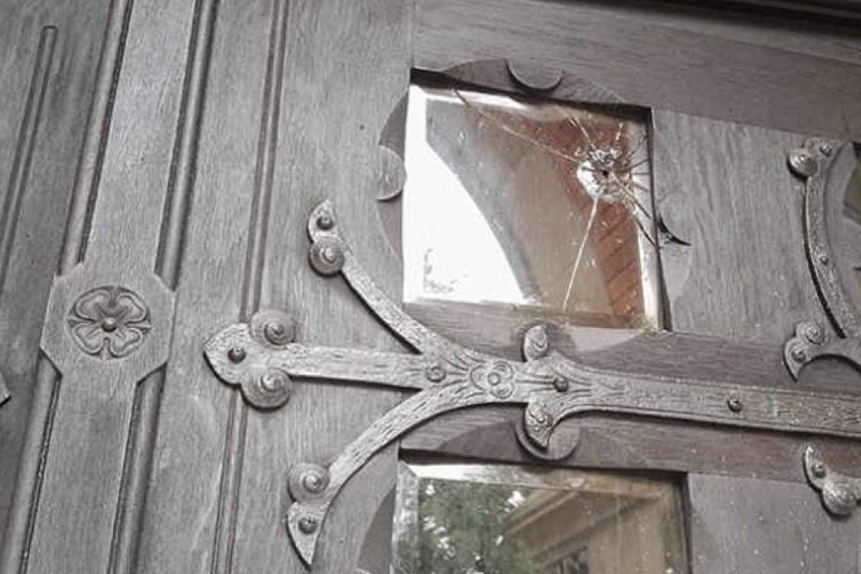 Im Juli 2017 wurde die Martin-Luther-Kirche in der Dresdner Neustadt Ziel einer Molotow-Attacke.