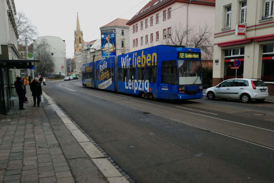 Am Donnerstagabend kam eine junge Frau bei einem tödlichen Verkehrsunfall in Leipzig-Gohlis ums Leben.