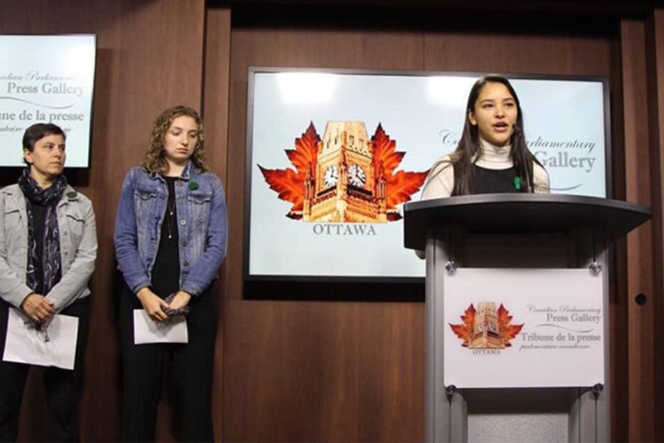 Emma Lim (rechts) stellte ihre Idee in Ottawa vor.