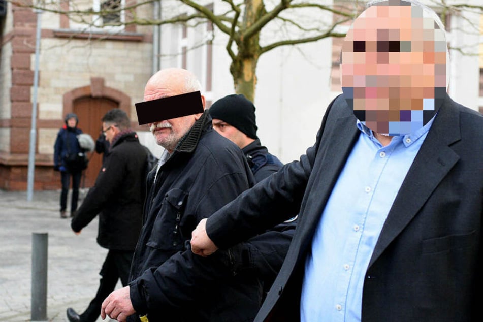 Nach der Eröffnung des Haftbefehls am Amtsgericht Gera wird Wilfried M. (76) von Beamten ins Gefängnis gebracht.
