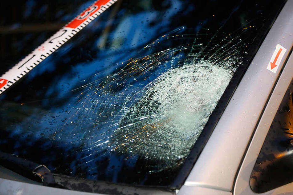 Die 31-Jährige wurde bei dem Aufprall schwer verletzt.