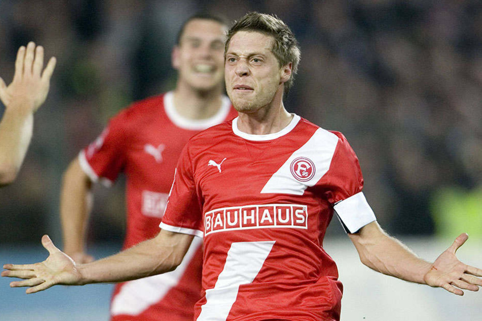 St. Pauli scheint ihm einfach zu liegen: „Lumpi“ Lambertz jubelt 2011 nach seinem zweiten Treffer für Düsseldorf gegen Pauli.