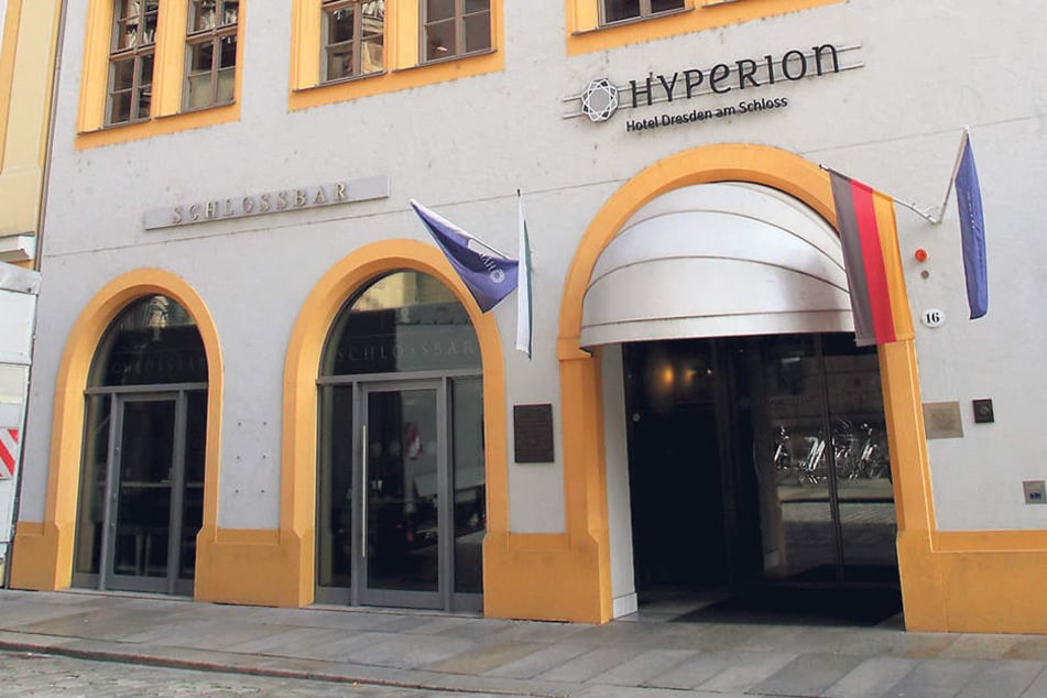 Nobel-Hotel "Hyperion" am Schloss: Ein kaputter Brandmelder brachte mehr als 200 Gäste um den Schlaf.