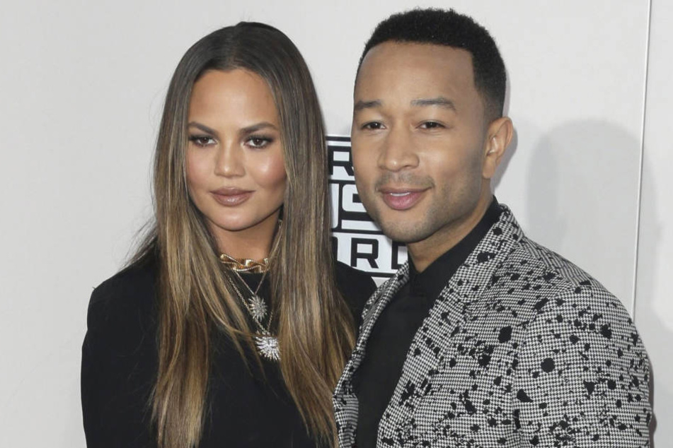 Model Chrissy Teigen und Sänger John Legend können ihr Glück kaum fassen.