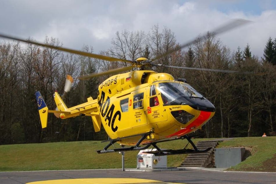 Der ADAC- Hubschrauber musste das Mädchen in ein Krankenhaus fliegen. (Symbolbild)