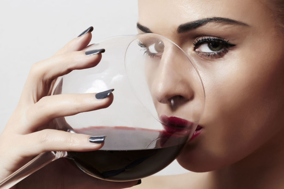 Fünf Gläser Rotwein im Monat könnten die Furchtbarkeit bei Frauen erhöhen.