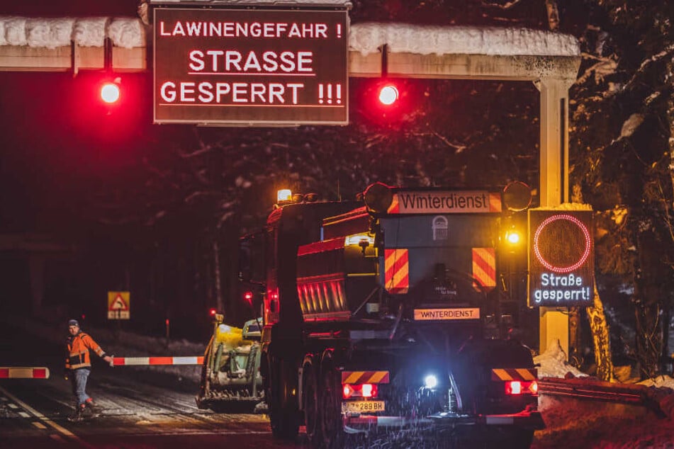 Mehr als 180 Straßen wurden inzwischen gesperrt.