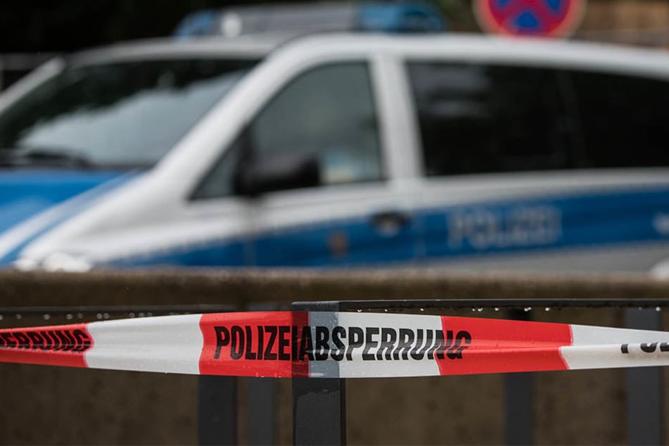 Die Polizei evakuierte den Bereich rund um den verdächtigen BMW in einem Umkreis von 300 Metern. (Symbolbild)