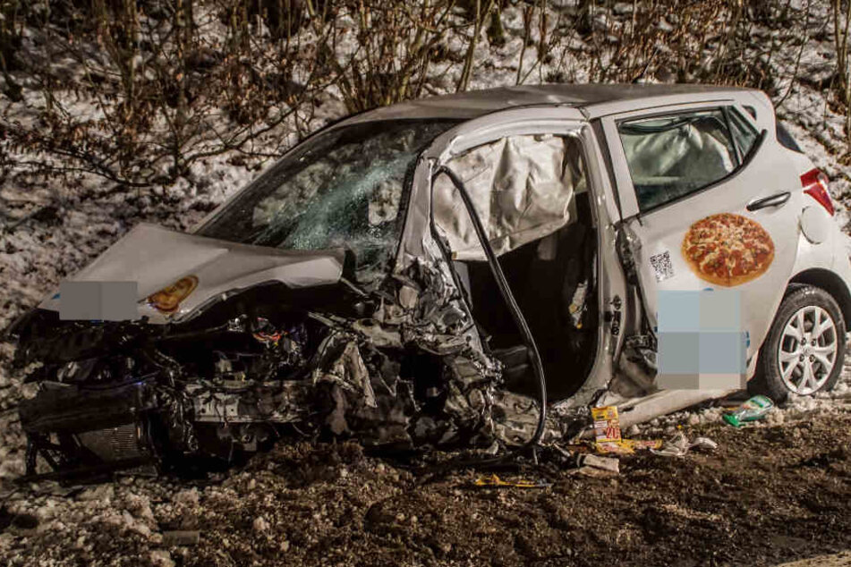 Der völlig zerstörte Hyundai des Unfallverursachers.