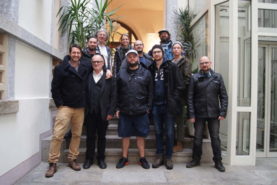 Die Filmcrew mit OB Roland Dantz (60, 2. v. l., unten) im Kamenzer Rathaus.