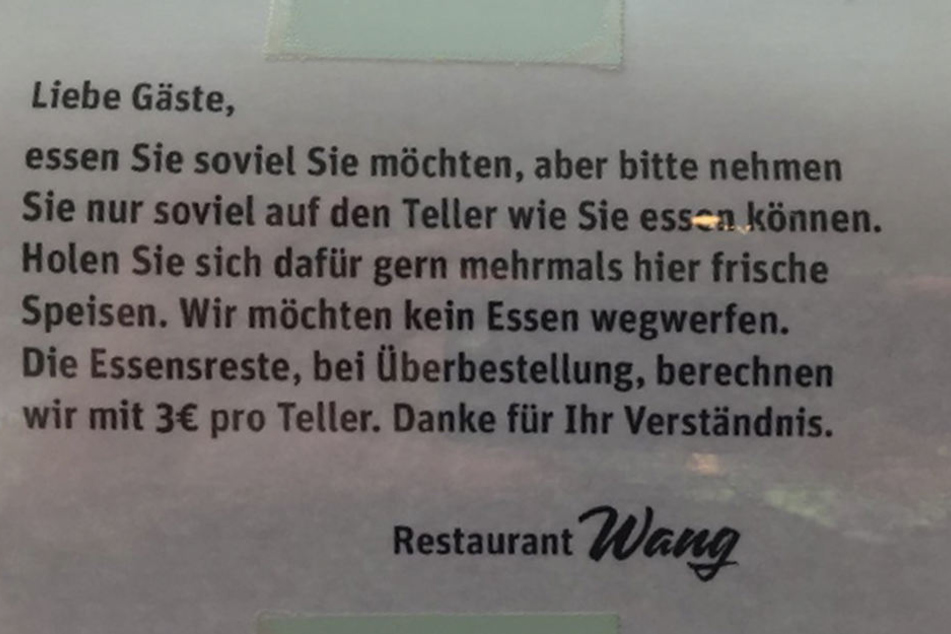 Mit diesem Schreiben bittet das Restaurant "Wang" seine Gäste, kein Essen zu verschwenden.