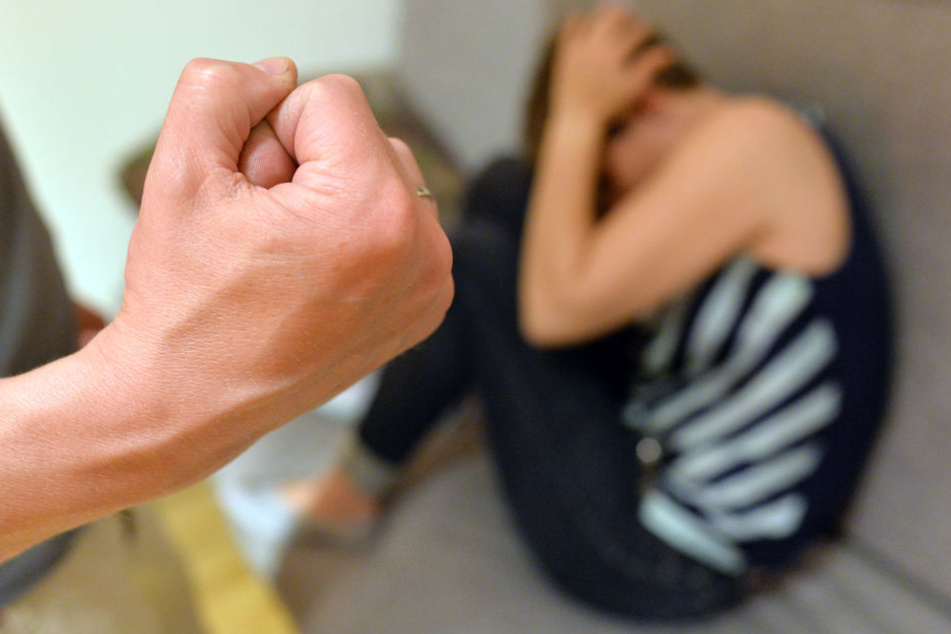 Der Patient hat zwölf Menschen verletzt. (Symbolbild)