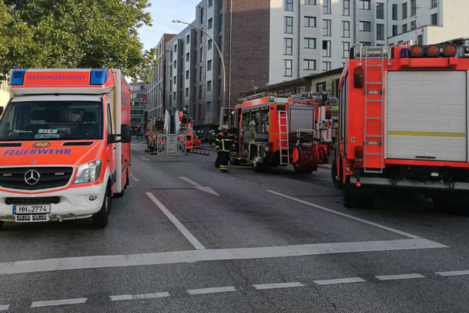 Die Hammer Straße in Hamburg-Wandsbek wurde für den Einsatz komplett gesperrt.