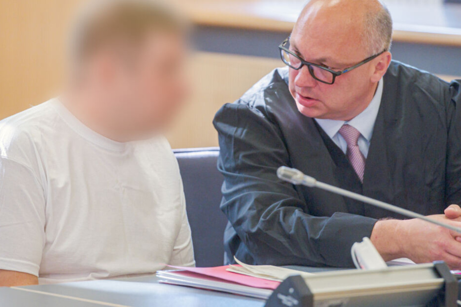 Der Verteidiger des Angeklagten geht von Totschlag statt eines Mordes aus.