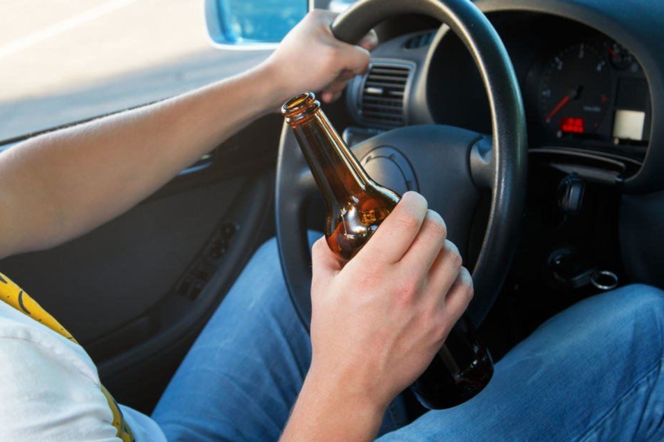 Der Fahrer gab an nichts getrunken zu haben, hatte aber 3 Promille intus. (Symbolbild)