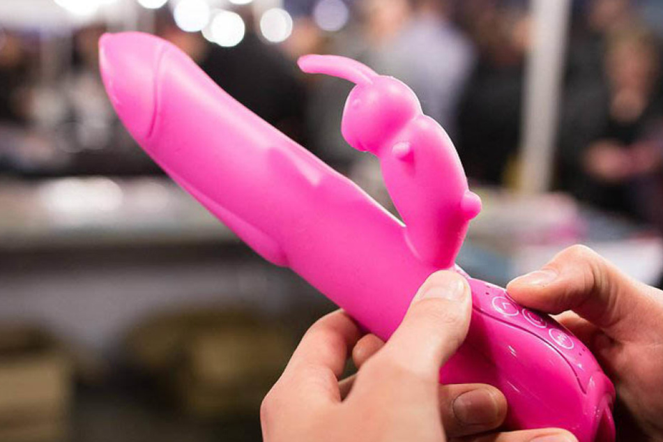 Ein pinker Dildo landete in Emmas Enddarm und kam nicht mehr heraus (Symbolbild).