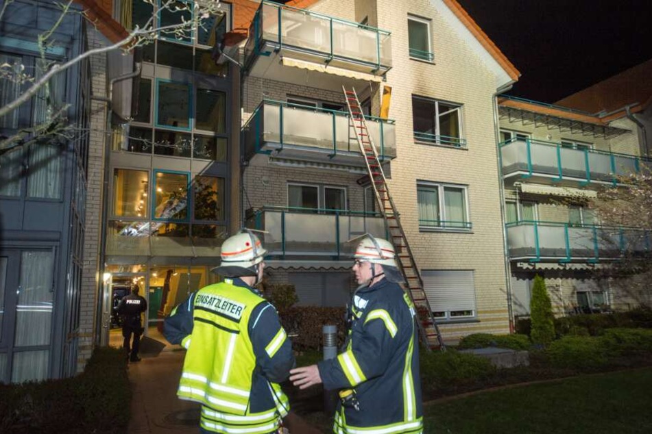 Die Feuerwehr musste eine Leiter aufstellen.