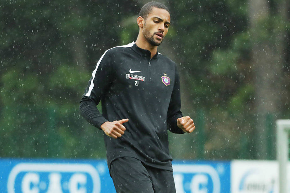 Malcolm Cacutalua trainiert seit knapp einer Woche in Aue mit. Der Innenverteidiger spielt in den Planungen von Trainer Thomas Letsch eine tragende Rolle.
