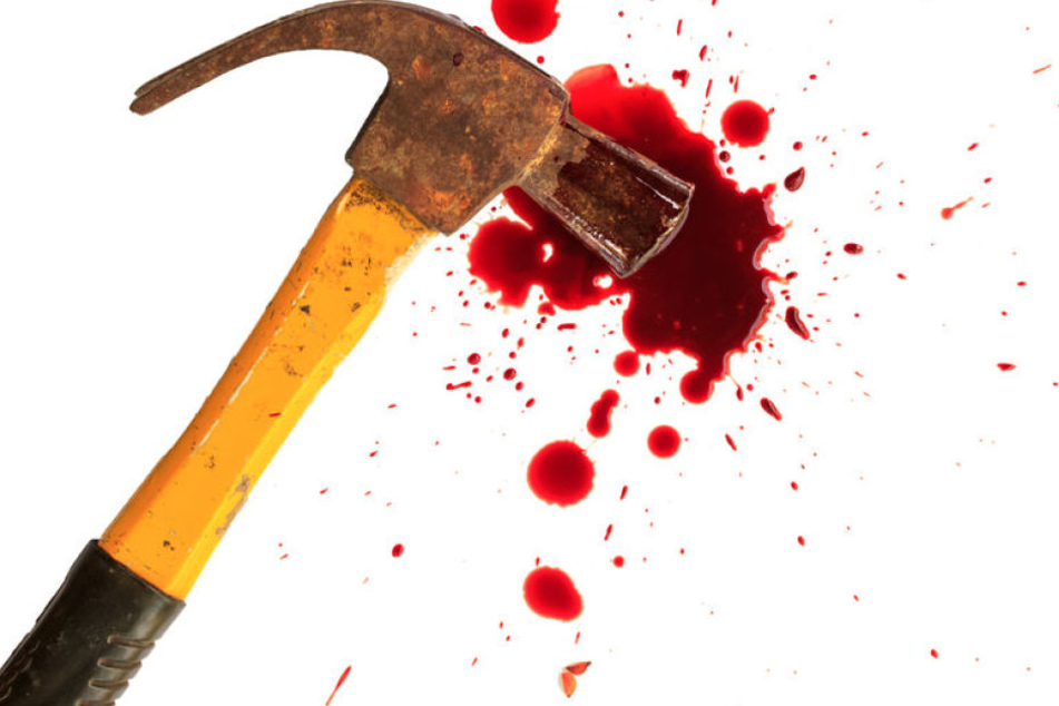 Nach einer verbalen Auseinandersetzung zweier Teenager zückte ein 15-Jähriger in Naumburg einen Hammer und schlug auf einen anderen Junge ein. (Symbolbild)