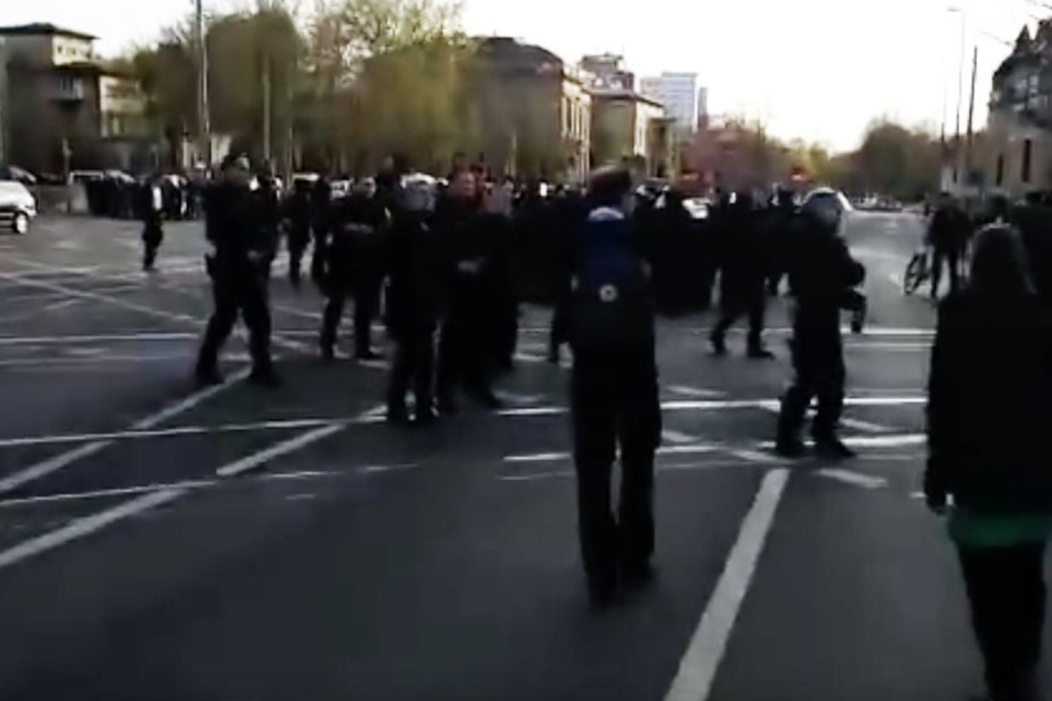 Bei der Demo am 20. April 2015 kam es zu Gewalt aus beiden Lagern.