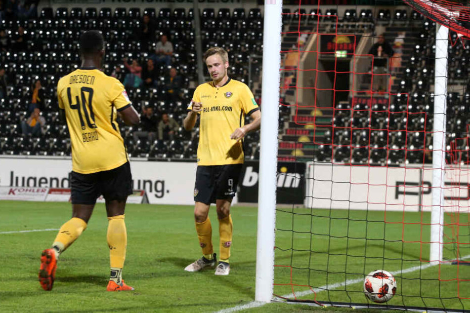 Erich Berko (li.) und Lucas Röser (re.) trafen beim Dynamo-Test in Großaspach.