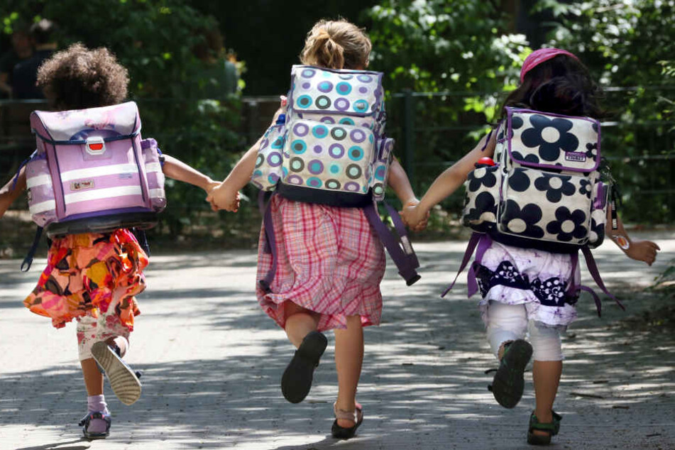 Rund 760.000 Schülerinnen und Schüler drücken in Hessen ab Montag wieder die Schulbank.