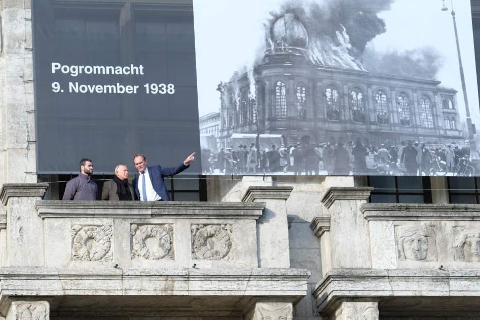 Das Banner am Leipziger Rathaus.