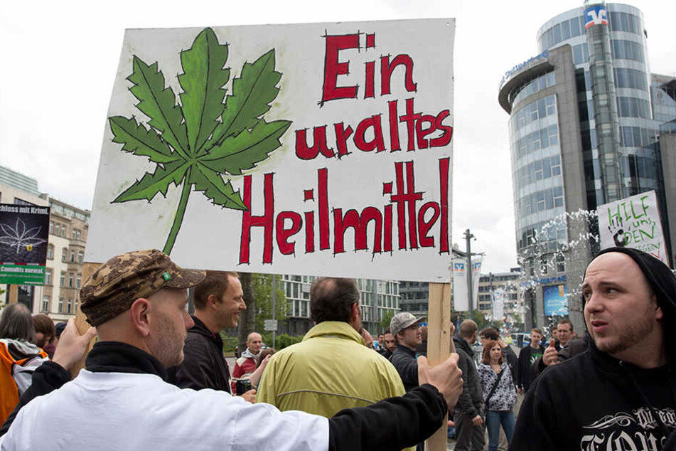 Am 6. Mai ist der "Global Marijuana March". Auch in den vergangenen Jahren gingen Marihuana-Befürworter auf die Straße. Im Bild: Der Stuttgarter Hanf-Marsch 2015.