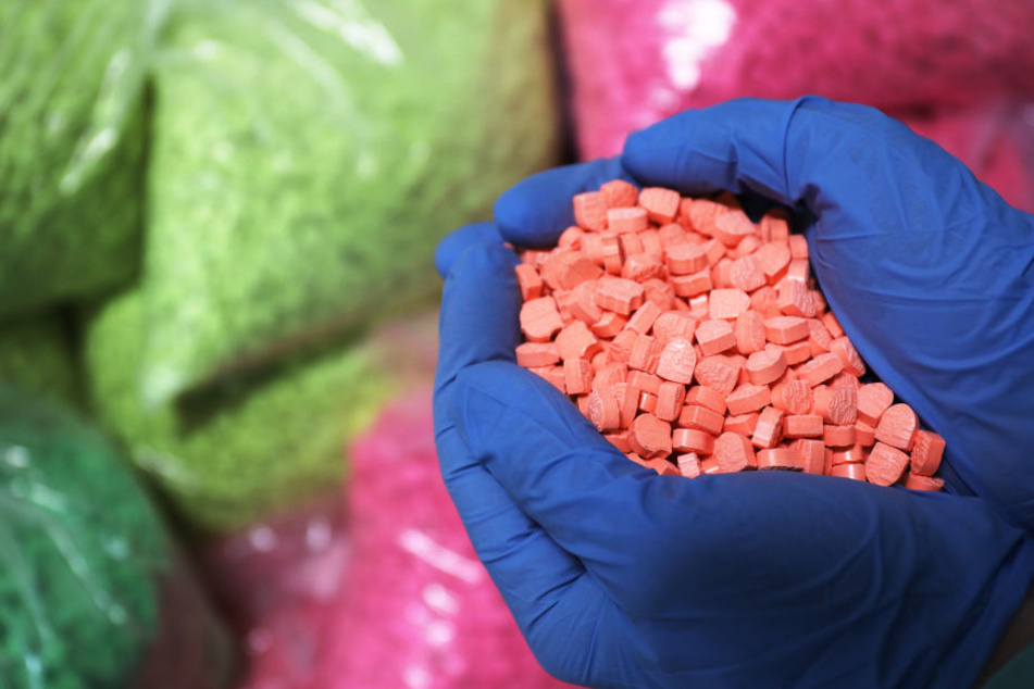 Insgesamt 125 Gramm Amphetamine fanden die Einsatzkräfte bei der Wohnungsdurchsuchung (Symbolfoto).