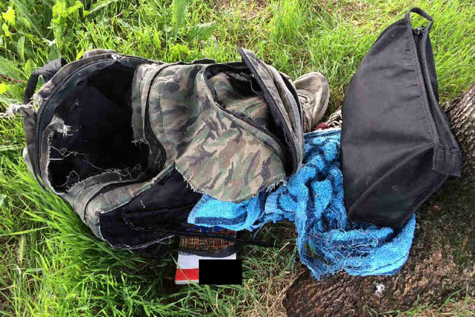 Die gesprengten Überreste des verdächtigen, doch ungefährlichen Rucksacks.