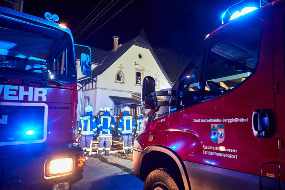 Schwelbrand in Mehrfamilienhaus: Stromverteiler fängt Feuer