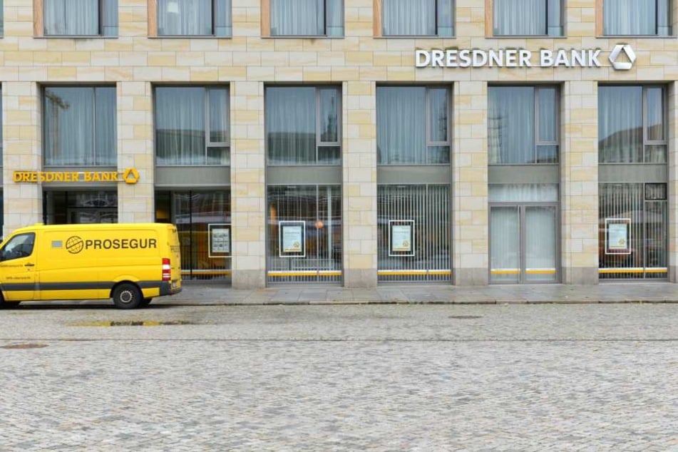 Bis zum 10. November bleibt die "Dresdner Bank"-Filiale am Altmarkt geschlossen.