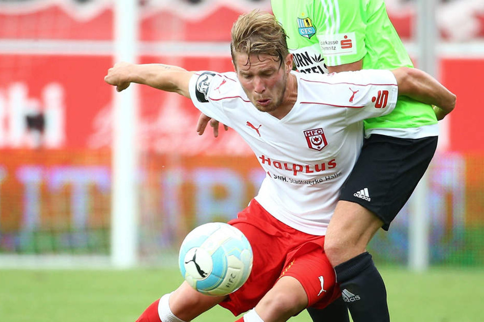 Das junge Talent spielt am liebsten auf den Außenverteidigerpositionen.