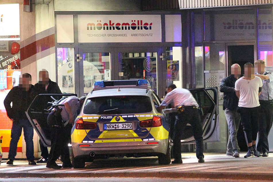 Die Polizei Herford führte die drei Juwelierräuber aus Herford ab.
