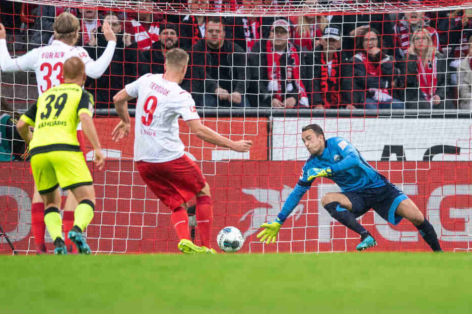 Der Treffer von Kölns Simon Terodde wurde nach Videobeweis gegeben (8.).