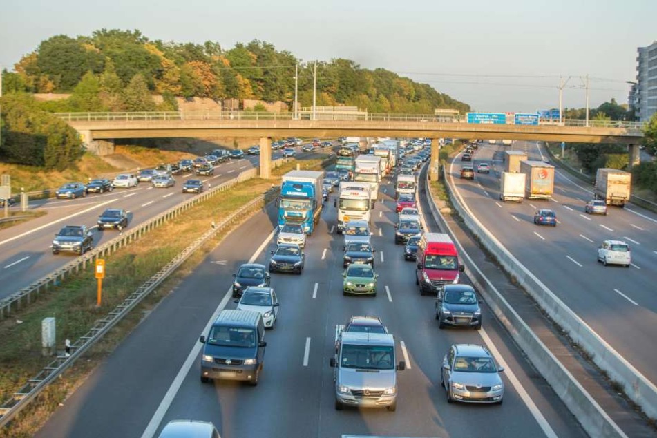 Ab 2030 ist's mit Benzin- und Dieselautos auf deutschen Straßen vorbei. Das beschloss der Bundesrat in seiner jüngsten Sitzung.