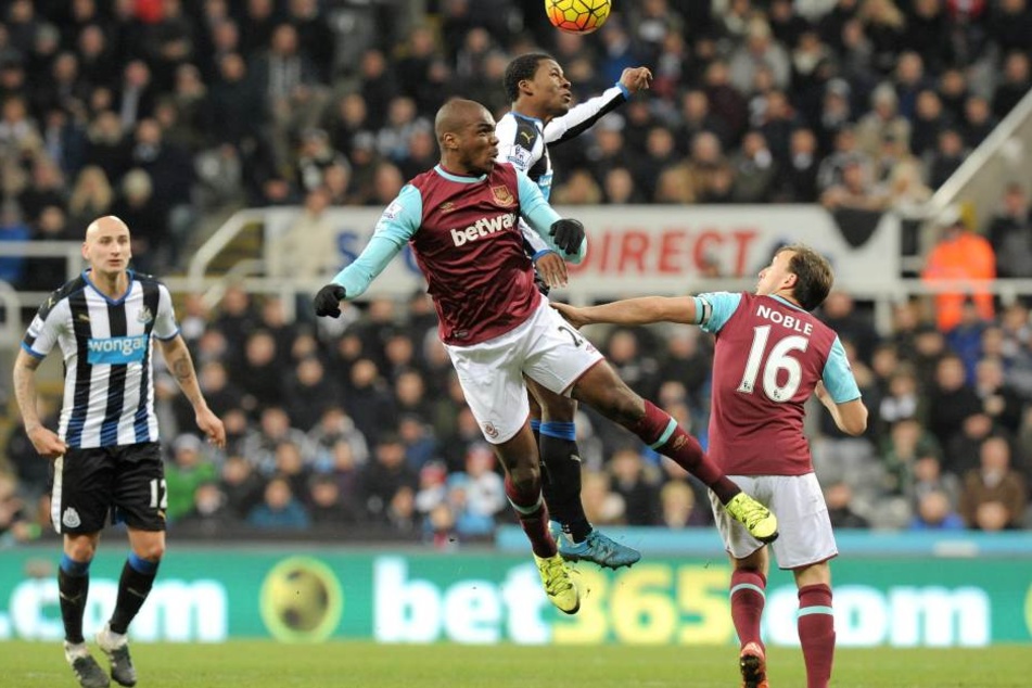 Spieler von West Ham United und Newcastle United bei einer Partie im Januar 2016. (Symbolbild)