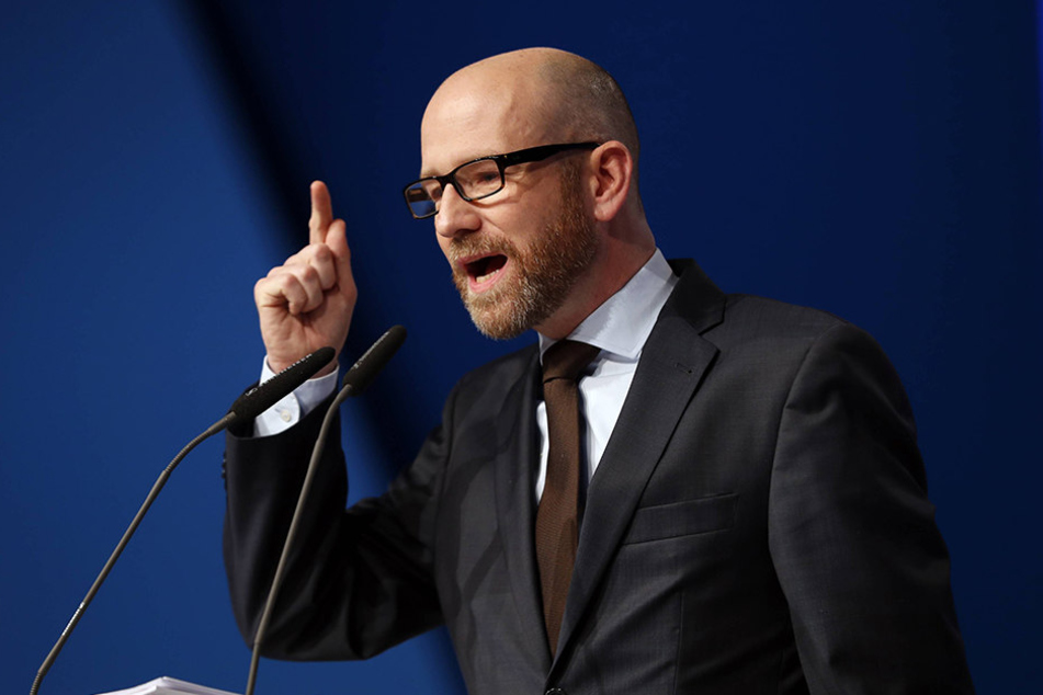 Für CDU-Generalsekretär Peter Tauber (42) sind die Chefinnen von Linksfraktion und AfD "das doppelte Lottchen des Populismus".