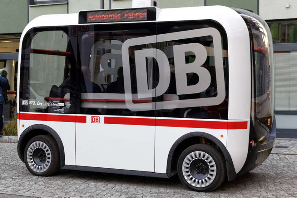 In Berlin stellte die Deutsche Bahn unlängst ihren "fahrerlosen" Kleinbus vor.
