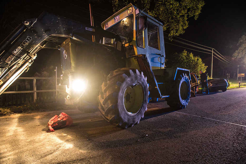 Der Traktor wartete an einer Baustellenampel, als der Unfall passierte.