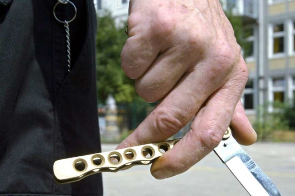 Das Motiv des 16-Jährigen ist bislang noch komplett unklar. (Symbolbild)