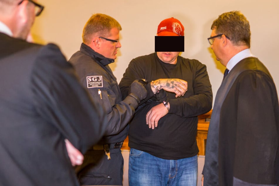 Stefan S. soll die tödlichen Schüsse auf den Tribuns-Rocker Veysel A. (27) abgegeben haben - möglicherweise aus purer Angst.