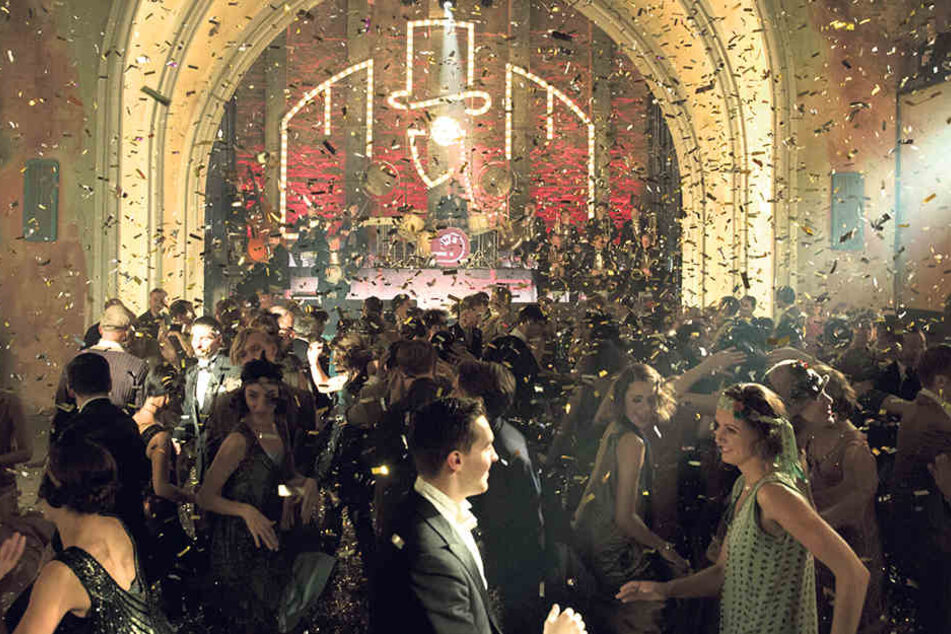 Höchstes
Kritikerlob
für „Babylon
Berlin“: Die
teuerste
deutsche
Serie (rund
38 Millionen
Euro) ist in
fast alle europäischen
Länder und
Nordamerika
verkauft.