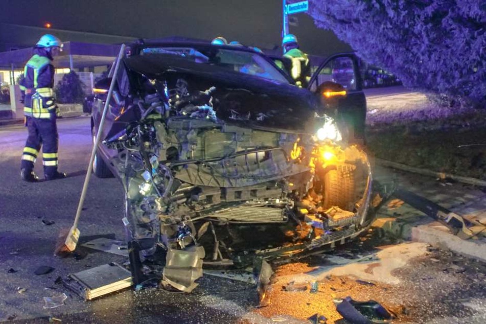 Der Autofahrer missachtete die Vorfahrt - und muss sich nun wohl ein neues Auto kaufen.